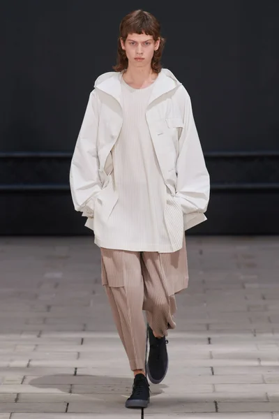 Look 9